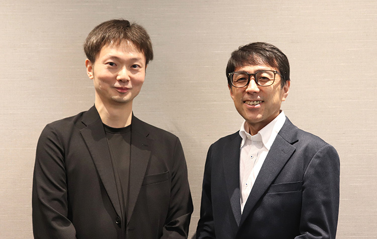 加隈 孝雄（右）