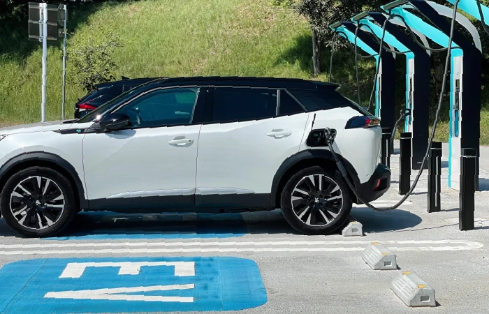 駐車場に充電器を設置